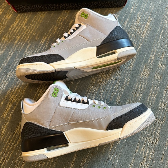Jordan 3 Retro color Chlorophyll size 9 - Picture 2 of 13